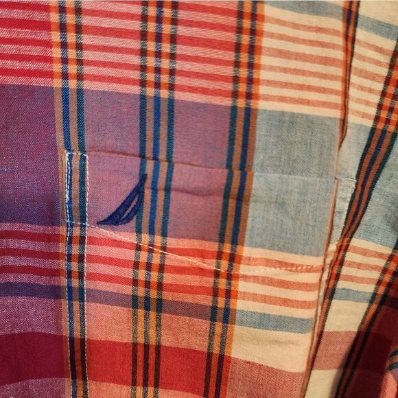 Men's Nautica button-down shirt, size Large - Picture 2 of 4